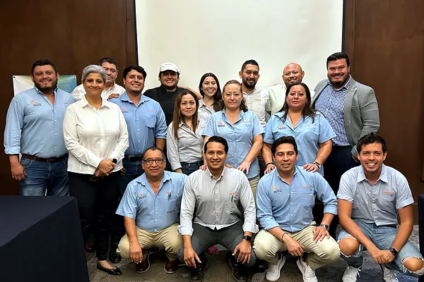 Foto grupal del equipo de ventas al cierre del taller